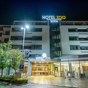 Szálloda Zoo - Secured Paid Parking