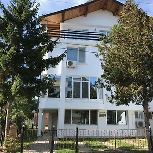 https://milenas-house.burgashotels.net